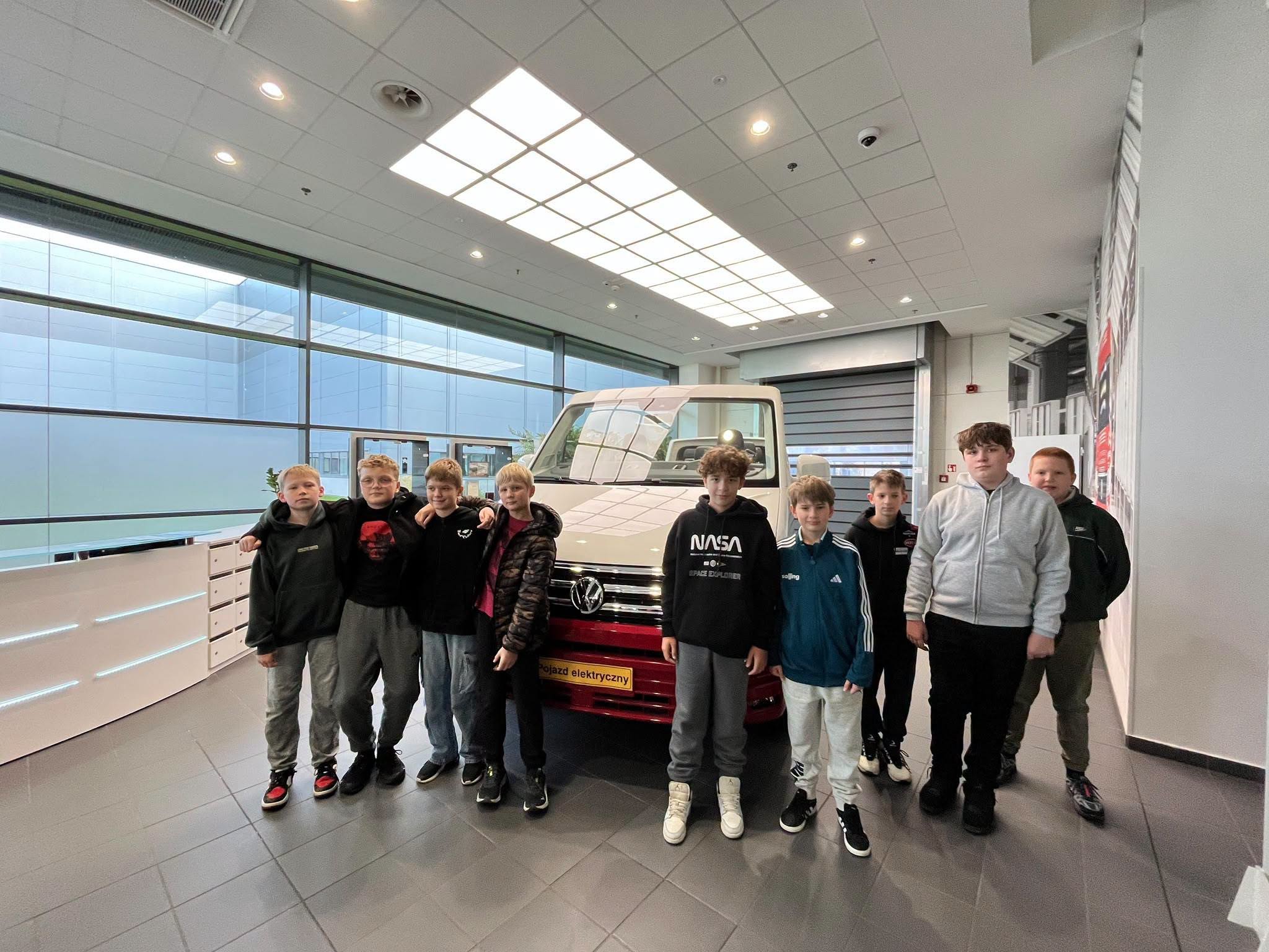 Uczniowie klasy 6a odwiedzili fabrykę Volkswagena we Wrześni