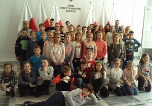 Grupa uczniów z klasy IV B, VI A i VI D zwiedza Sejm RP