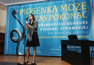Laureatka Ogólnopolskiego Konkursu Piosenki Żydowskiej w Poznaniu.