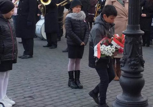 Reprezentacja SP 12 na Placu Wolności