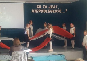 Uczniowie z klasy IIIa oraz IIIc