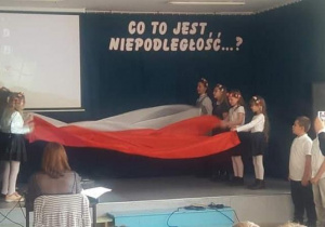 Uczniowie z klasy IIIa oraz IIIc