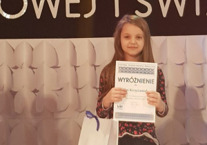 Iga Krzyżaniak zdobyła wyróżnienie podczas IV Festiwalu Piosenki Zimowej i Świątecznej w Młodzieżowym Domu Kultury w Koninie