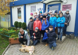 Klasa 4 f z wizytą w Schronisku dla Bezdomnych Zwierząt w Koninie