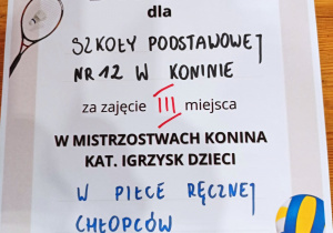 kolorowy dyplom ma 3 miejsce w zawodach w piłce ręcznej.