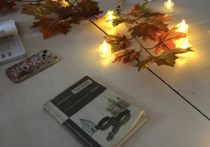 Scena z czytania „Dziadów”