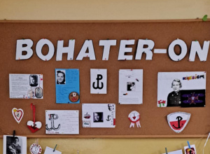 Gazetka szkolna BohaterON w szkole.
