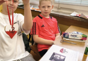 Prezentacja projektów odznaczeń.