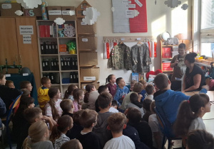 Wojtek opowiada o swojej kolekcji militariów