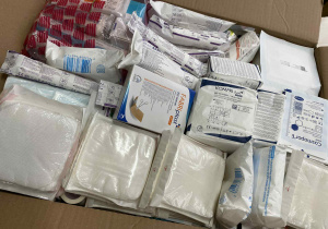 Zebrane opatrunki do wysyłki