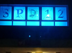 Szyby podświetlone na niebiesko