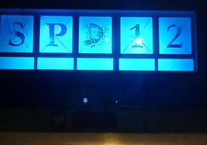 Szyby podświetlone na niebiesko