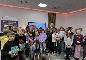 Pamiątkowe zdjęcie ze spotkania autorskiego