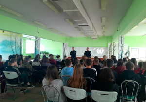 Spotkanie z policją dotyczące cyberhejtu i odpowiedzialności nieletnich