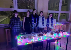 Kawiarenka przygotowana przez rodziców i uczniów z klasy 8d