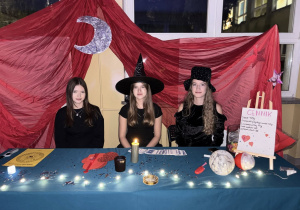 Stanowisko z wróżbami andrzejkowymi