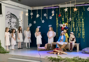 Scena z jasełek szkolnych