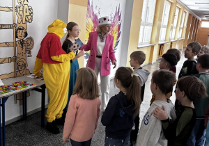 Stacja Literkowo - głoskowanie wyrazów przez uczniów.