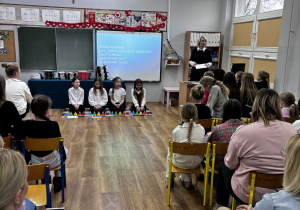 Część artystyczna podsumowania konkursu - występ na dzwonkach