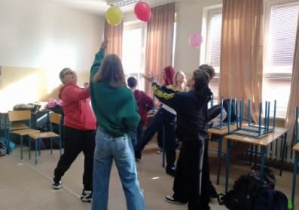 Warsztaty edukacyjne prowadzone przez licealistów