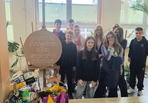 Pełna miska dla schroniska