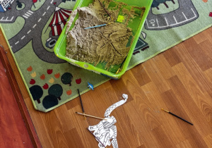 Poszukiwanie dinozaurów w piasku