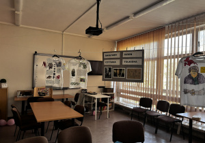 Kreatywne koszulki wykonane przez uczniów