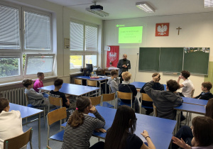 Uczniowie na zajęciach prawnych