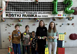 Reprezentacji szkoły w Międzyszkolnym Konkursie Układania Kostki Rubika na Czas o Puchar Dyrektora