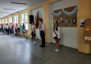 Uczniowie klas IV–VIII podczas uroczystości rozpoczęcia roku szkolnego.