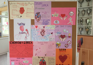Wystawa prac uczniów poświęconych Światowemu Dniu Serca.